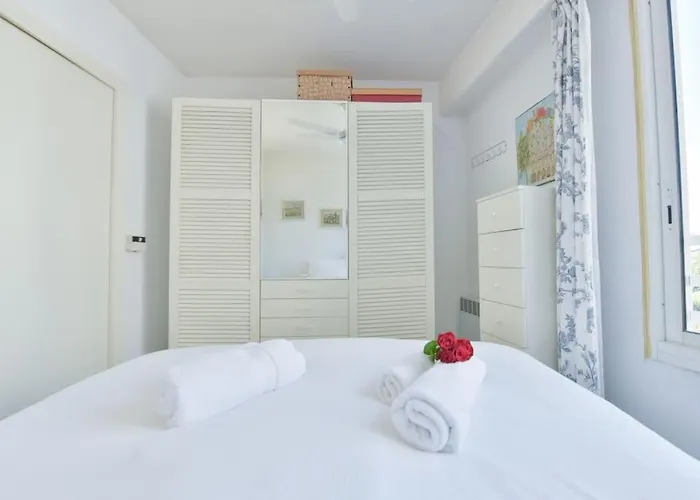 Palm Royal - For 4 With Balcony - 5 Minutes From The