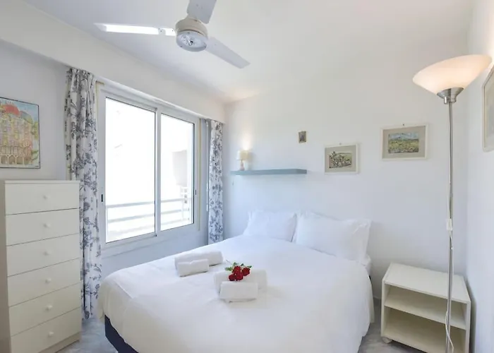 Palm Royal - For 4 With Balcony - 5 Minutes From The *